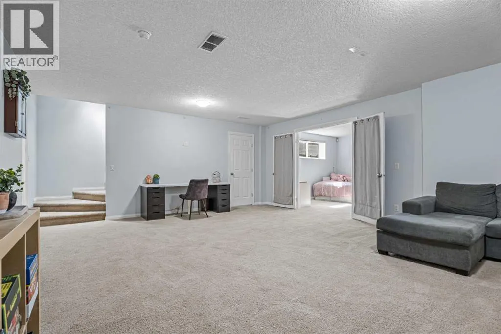 295 Aspen Hills Close SW