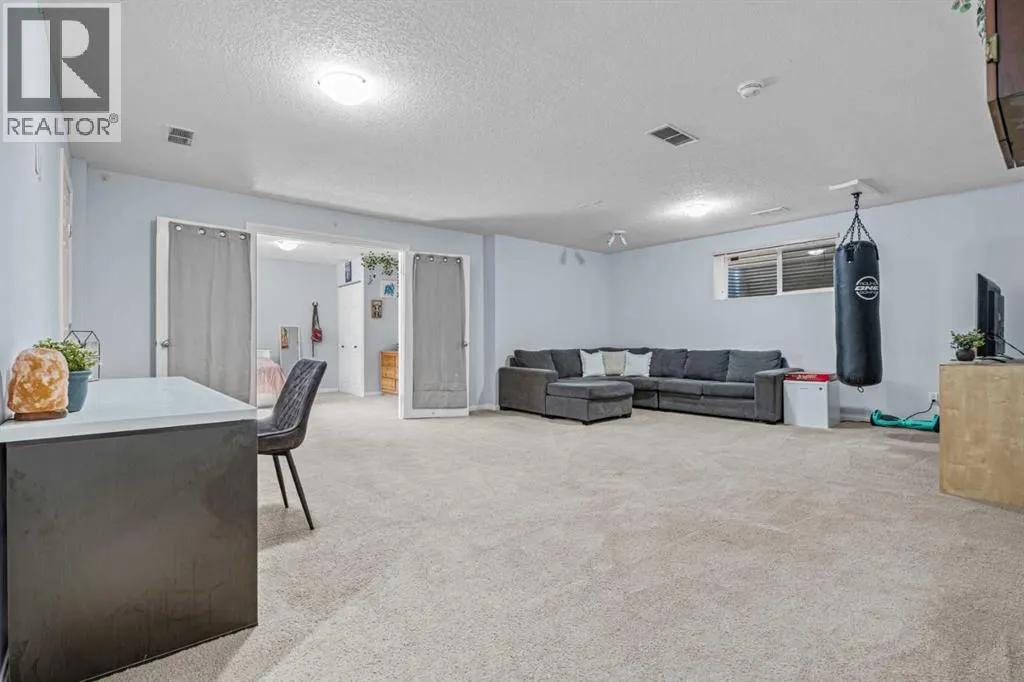 295 Aspen Hills Close SW