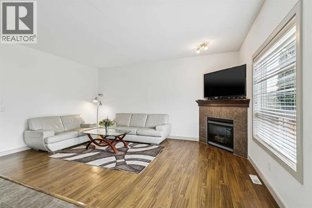 67 Everwoods Park SW