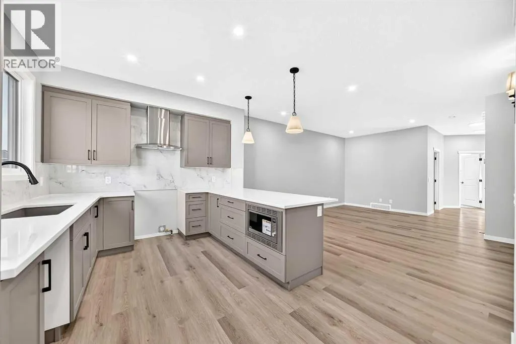 72 Mercado Road SE