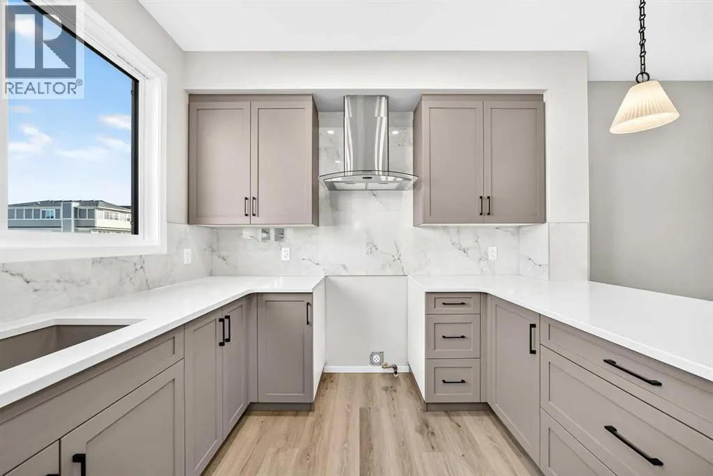 72 Mercado Road SE