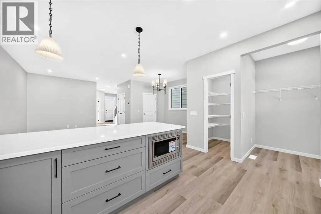 72 Mercado Road SE