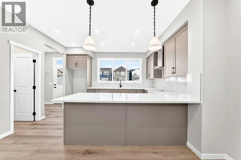 72 Mercado Road SE