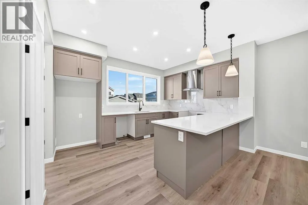 72 Mercado Road SE