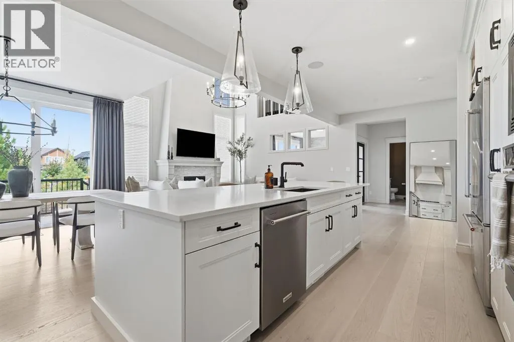 10 Legacy Woods Crescent SE