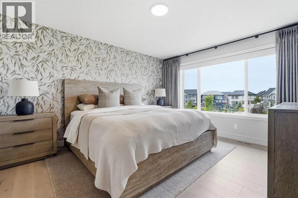 10 Legacy Woods Crescent SE