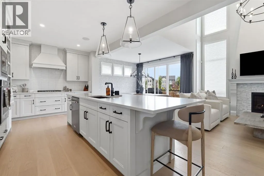 10 Legacy Woods Crescent SE