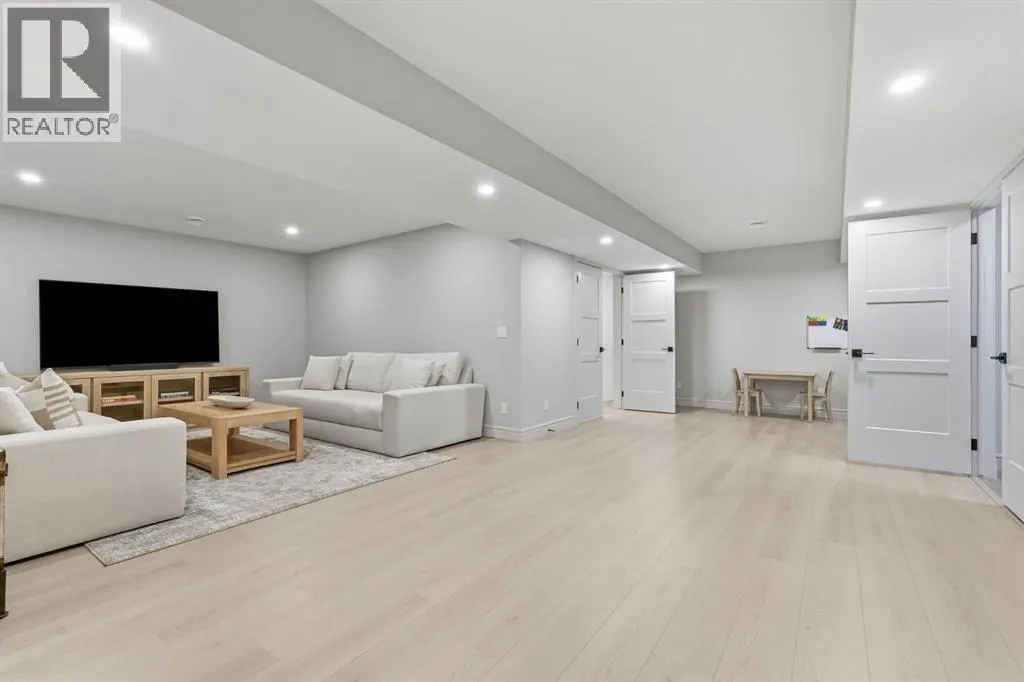 10 Legacy Woods Crescent SE