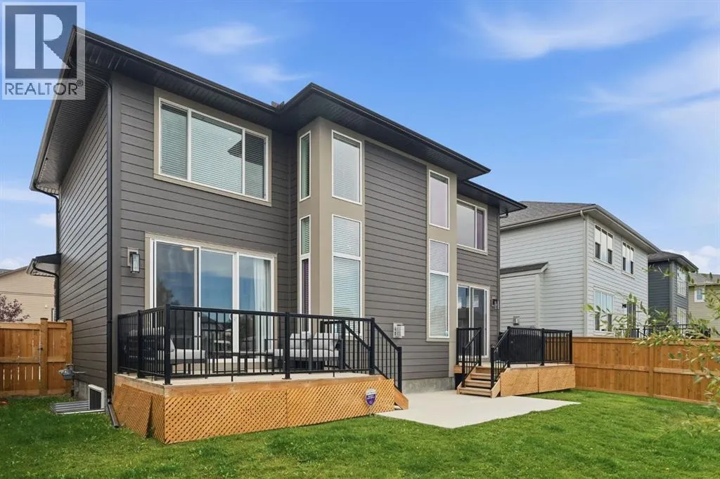 10 Legacy Woods Crescent SE