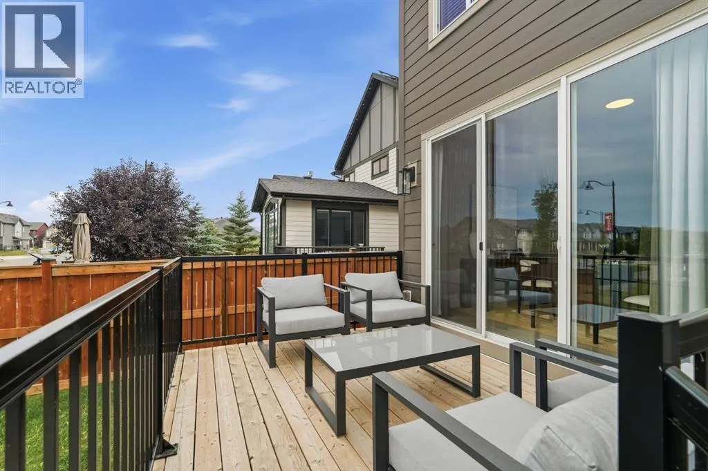 10 Legacy Woods Crescent SE