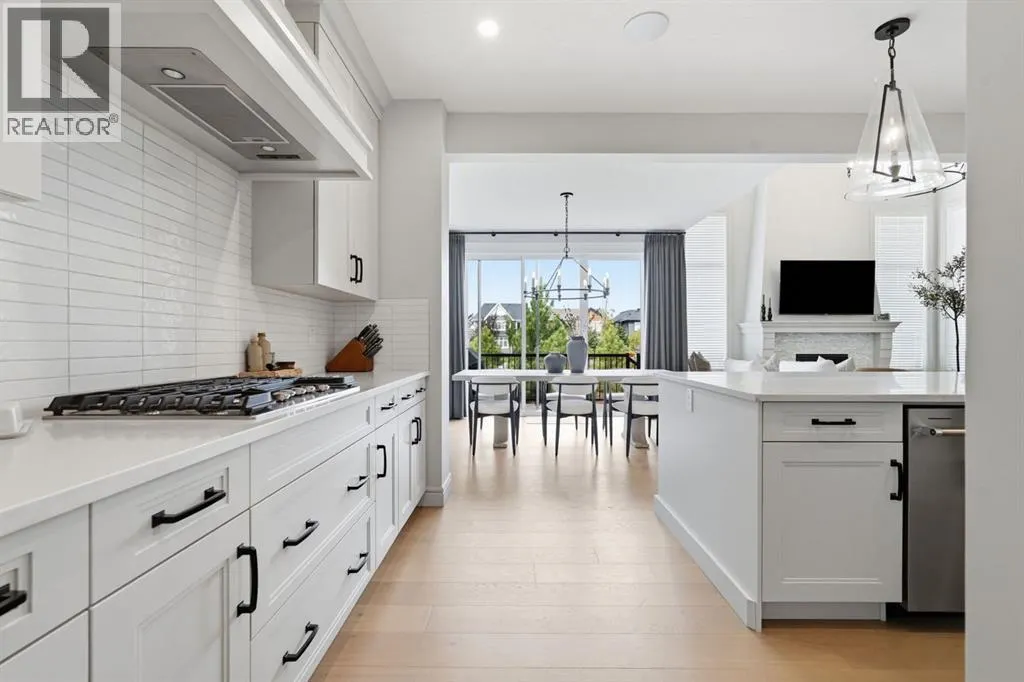 10 Legacy Woods Crescent SE