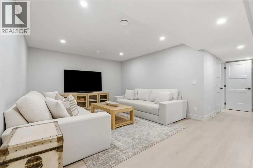 10 Legacy Woods Crescent SE