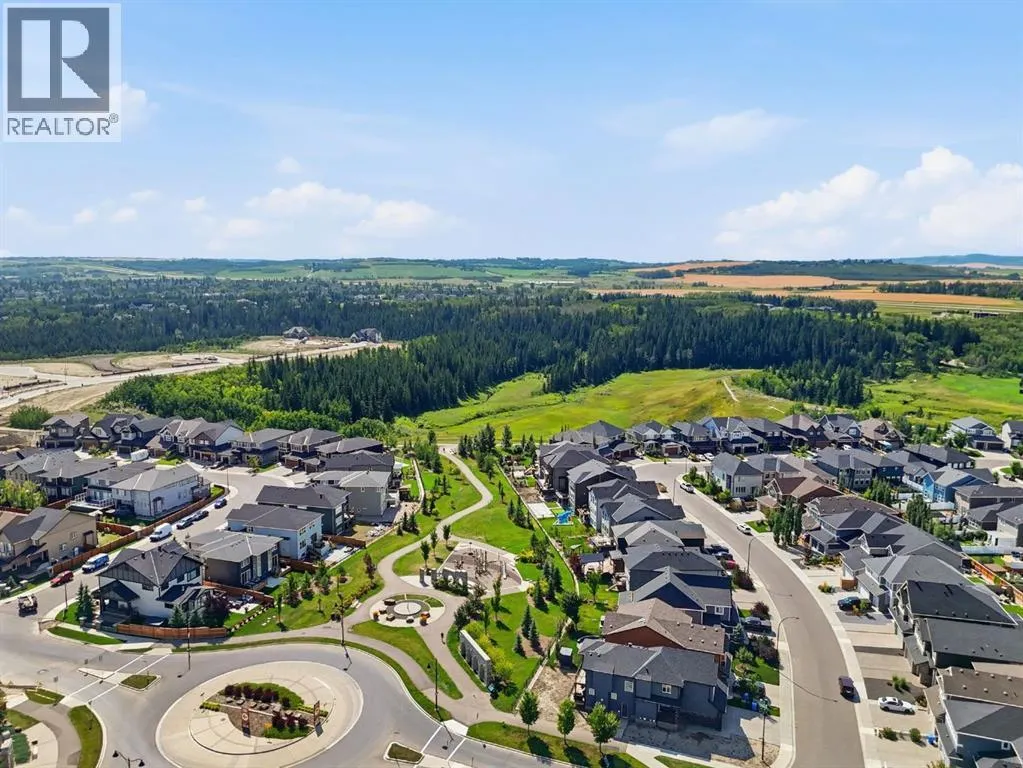 10 Legacy Woods Crescent SE