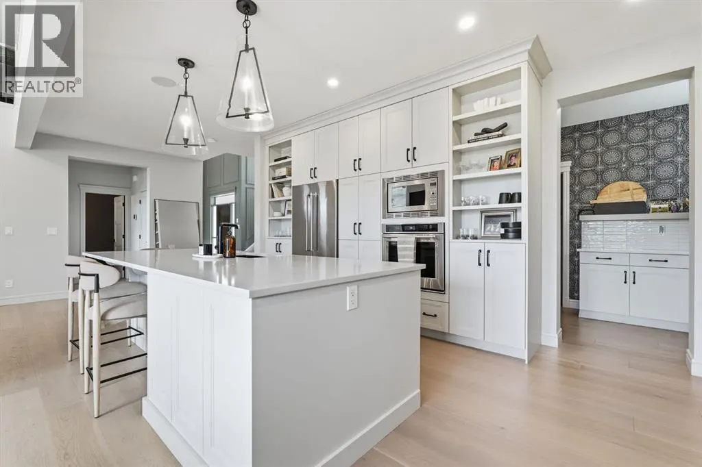 10 Legacy Woods Crescent SE