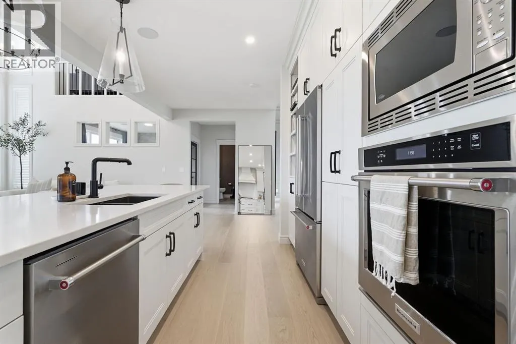 10 Legacy Woods Crescent SE