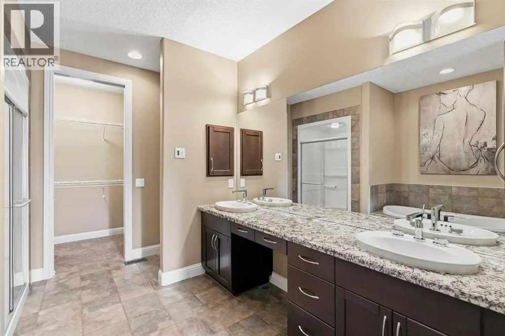 242 Cranleigh Place SE