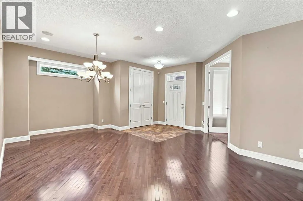 242 Cranleigh Place SE
