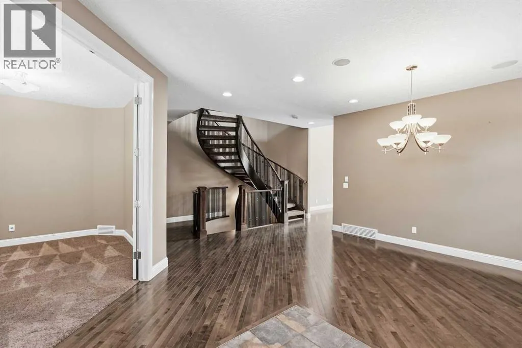 242 Cranleigh Place SE