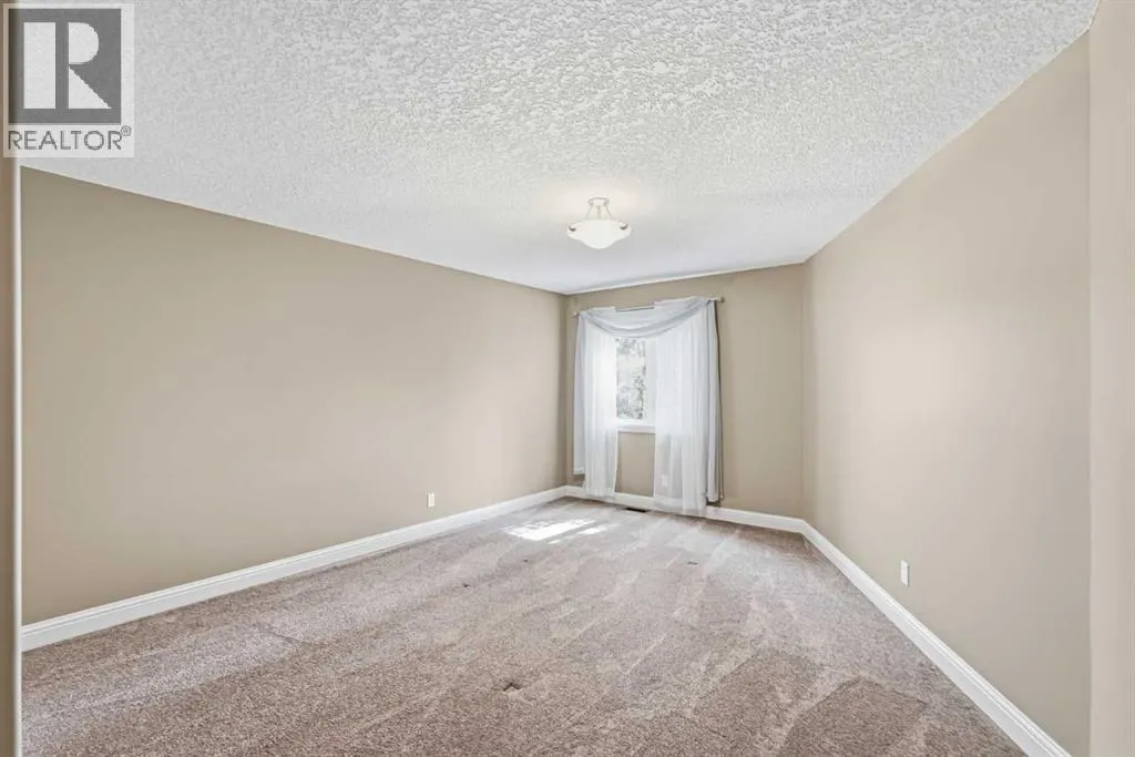 242 Cranleigh Place SE