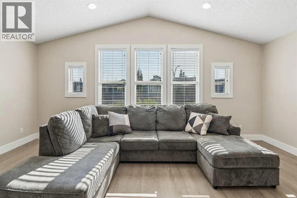 45 Mahogany Terrace SE