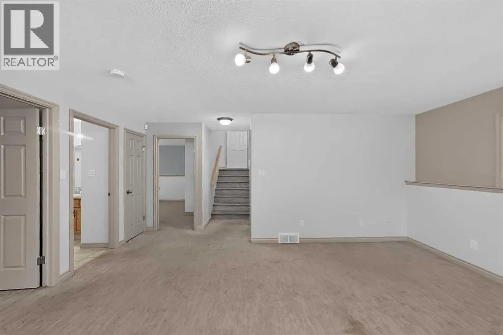 36 Kodiak Boulevard N
