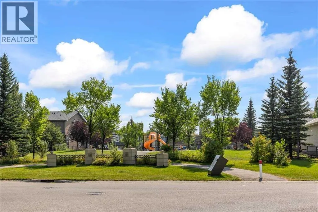 57 Everwillow Boulevard SW