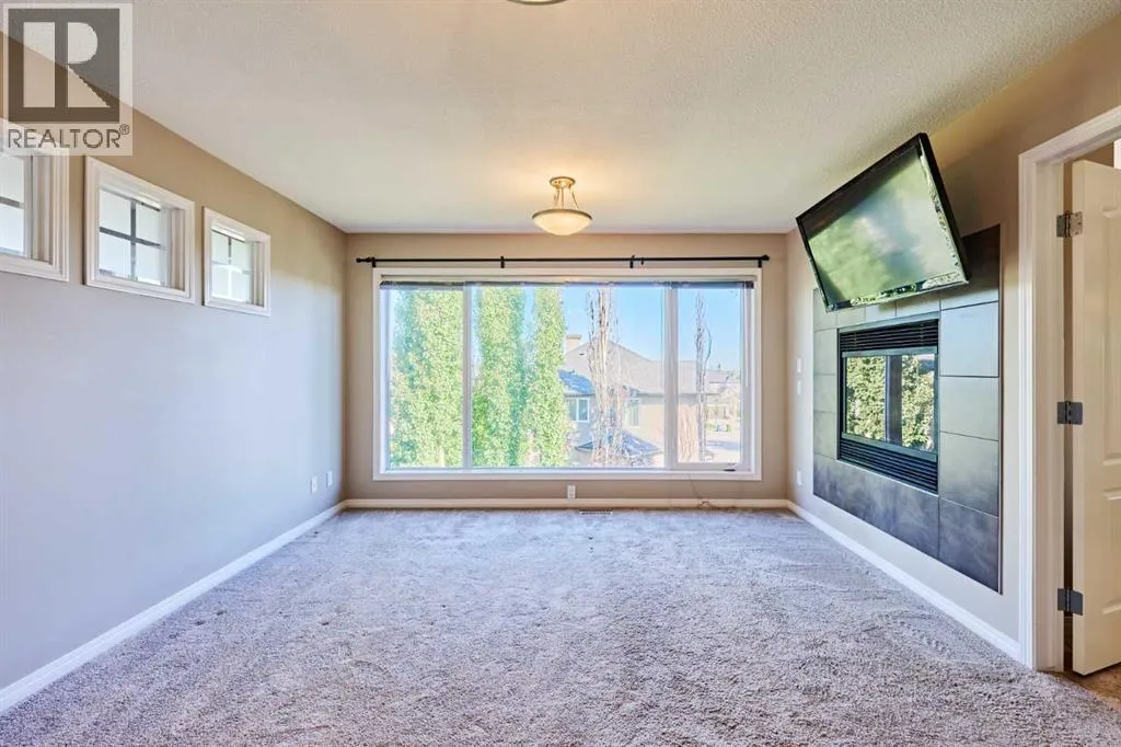 32 Evercreek Bluffs Crescent SW