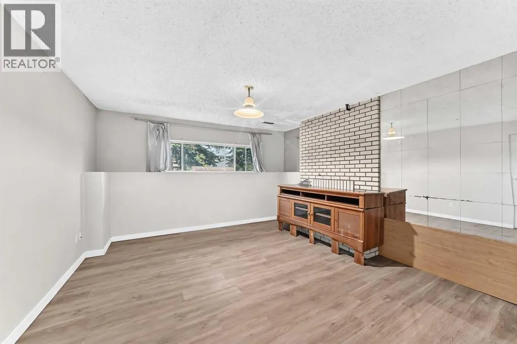 3219 Palliser Drive SW