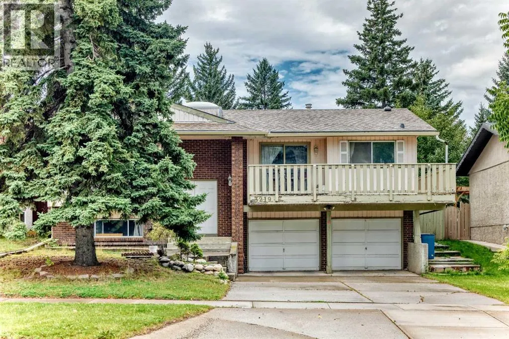 3219 Palliser Drive SW