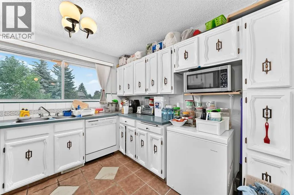 3219 Palliser Drive SW