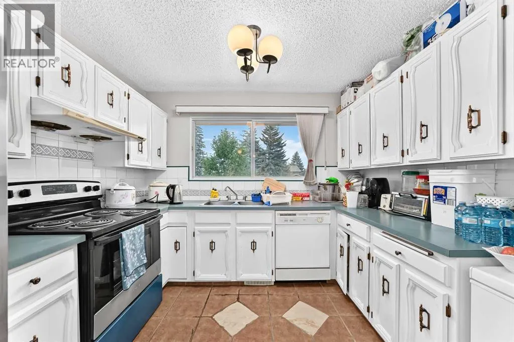 3219 Palliser Drive SW