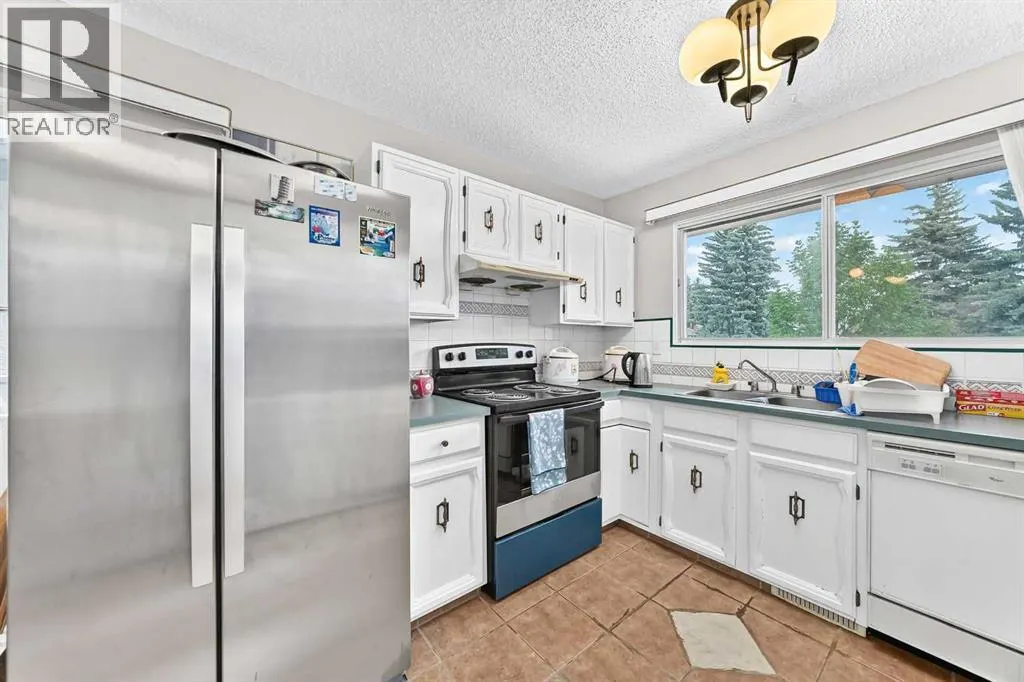 3219 Palliser Drive SW