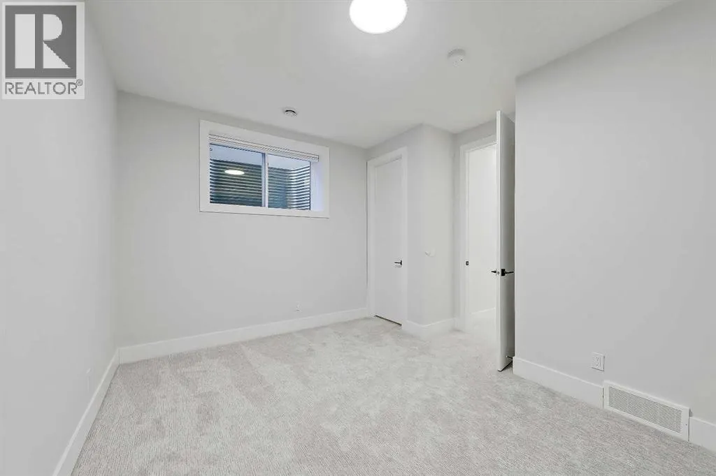 1902 13 Street SW