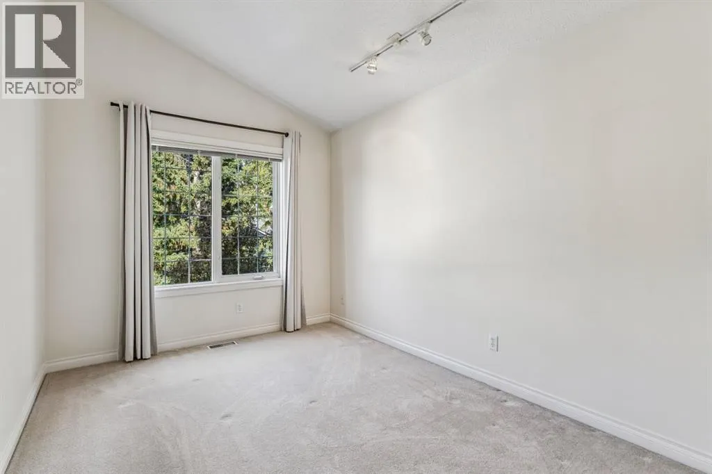 16 Varsity Estates Gardens NW