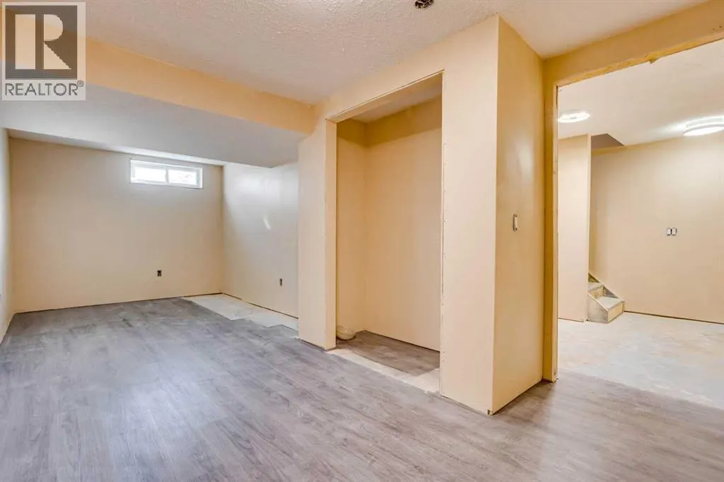 33 Poplar Crescent