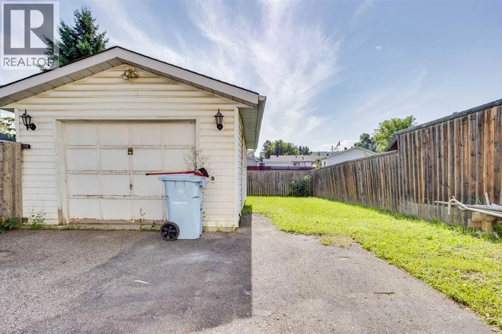 33 Poplar Crescent