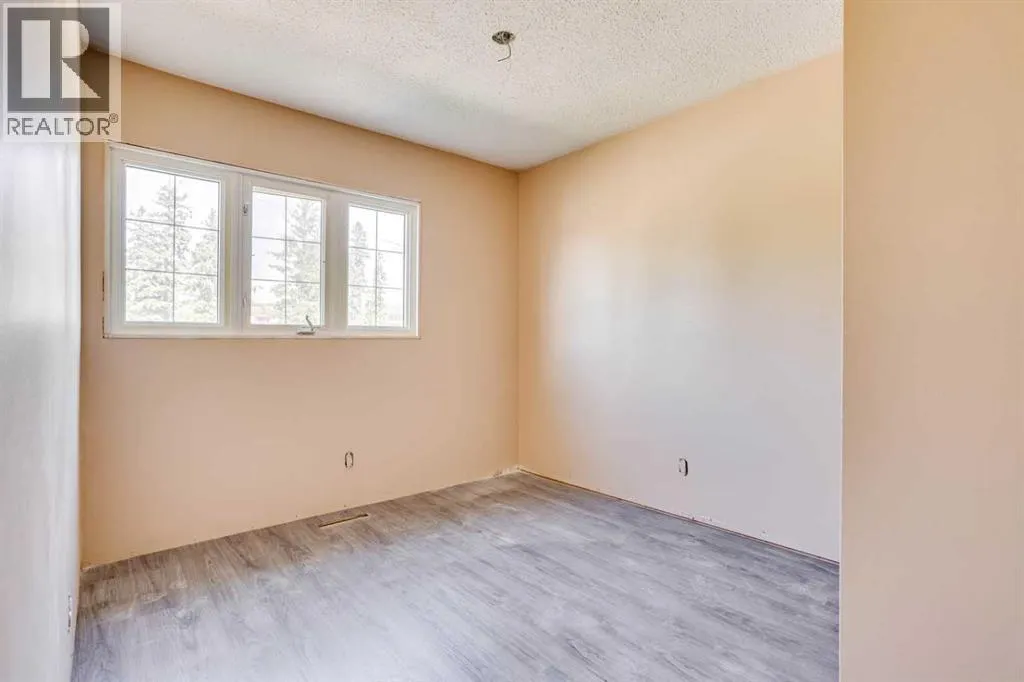 33 Poplar Crescent