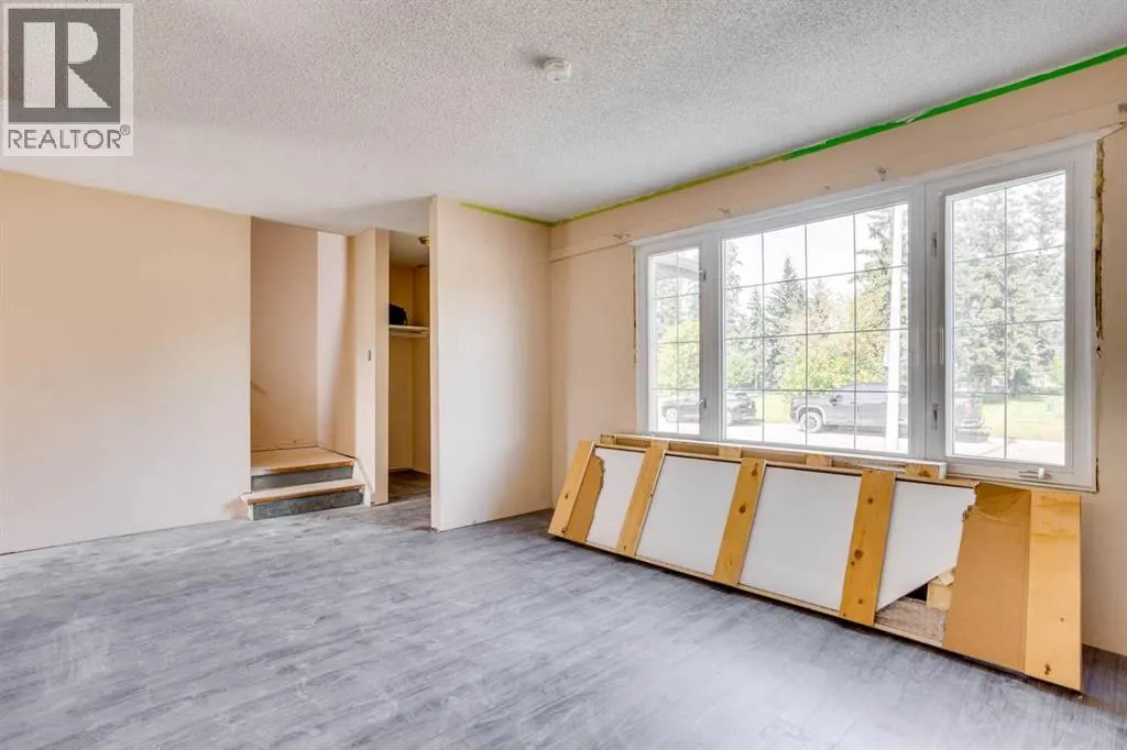 33 Poplar Crescent