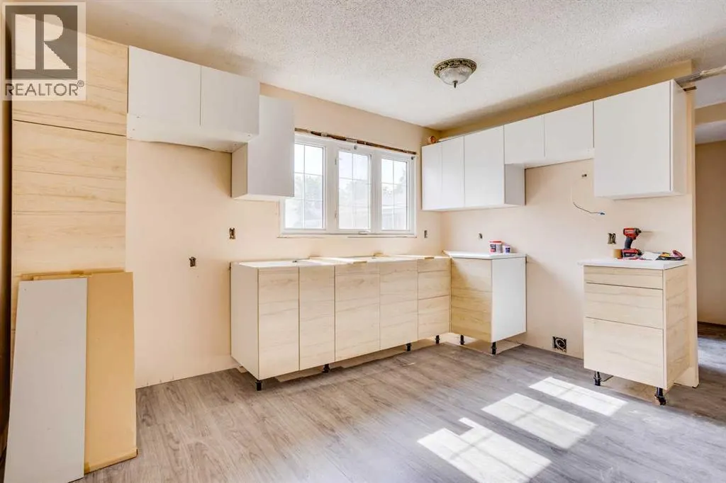 33 Poplar Crescent