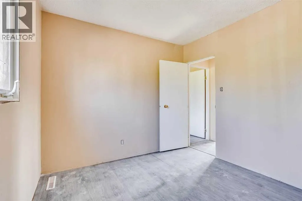 33 Poplar Crescent