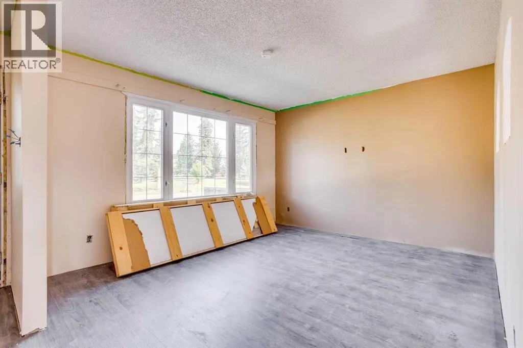 33 Poplar Crescent