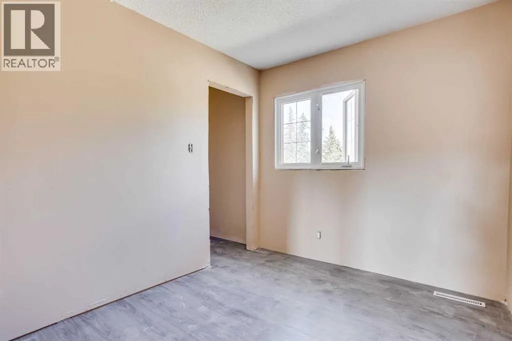 33 Poplar Crescent