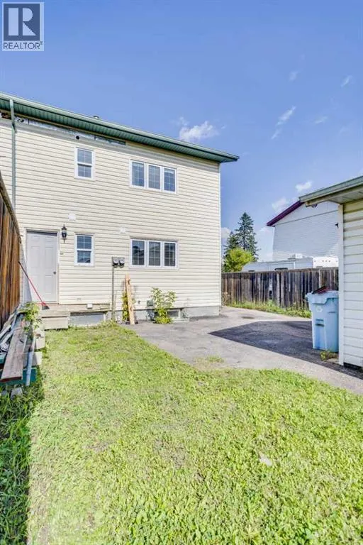 33 Poplar Crescent