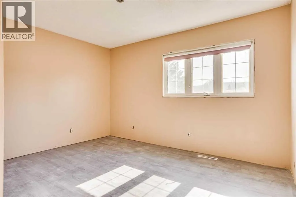 33 Poplar Crescent