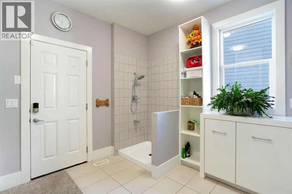 160 Kinniburgh Loop