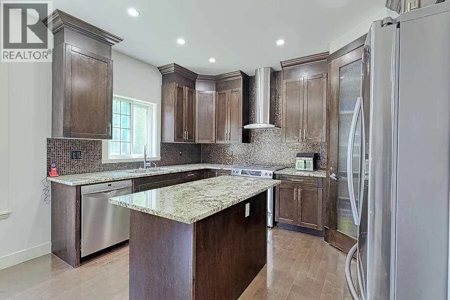 16 Rockcliff Point NW