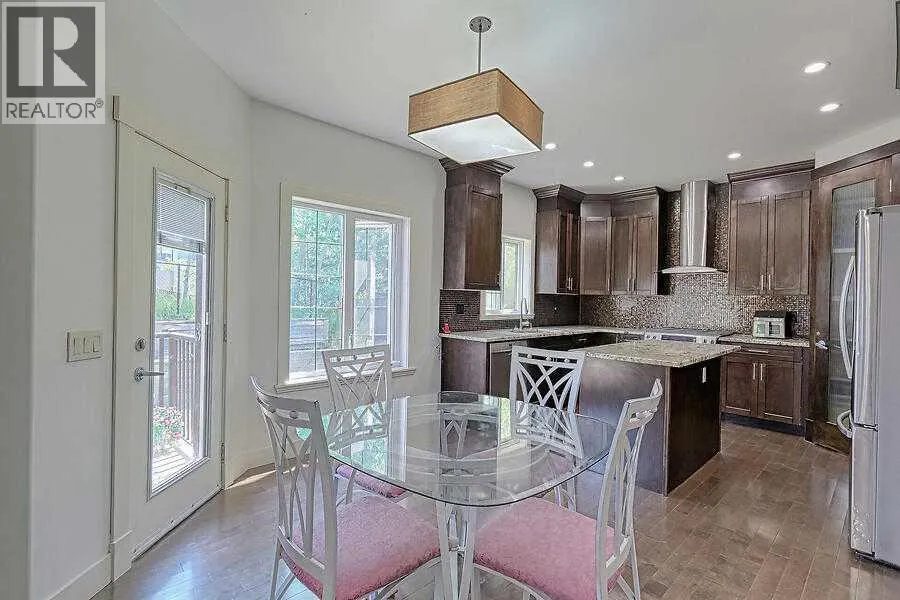 16 Rockcliff Point NW