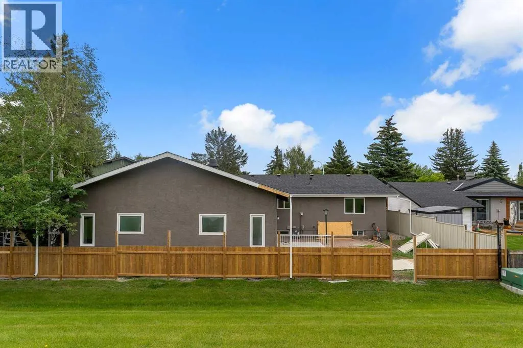2930 Oakmoor Crescent SW
