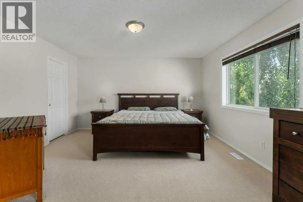 393 Inverness Park SE
