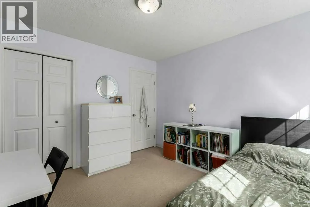 393 Inverness Park SE